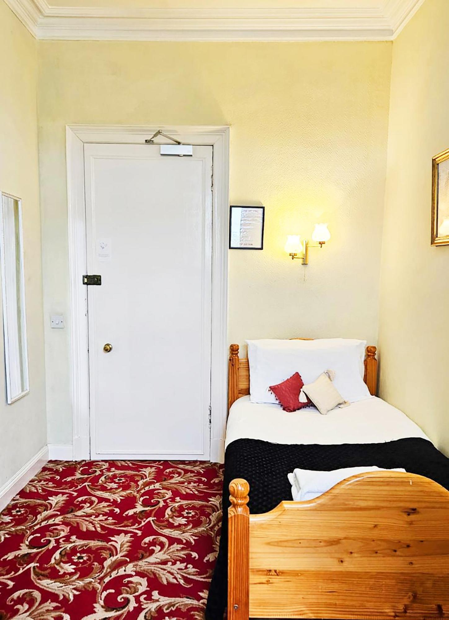 The Falls - Value Rooms At Aultnagar Estate Lairg Eksteriør bilde